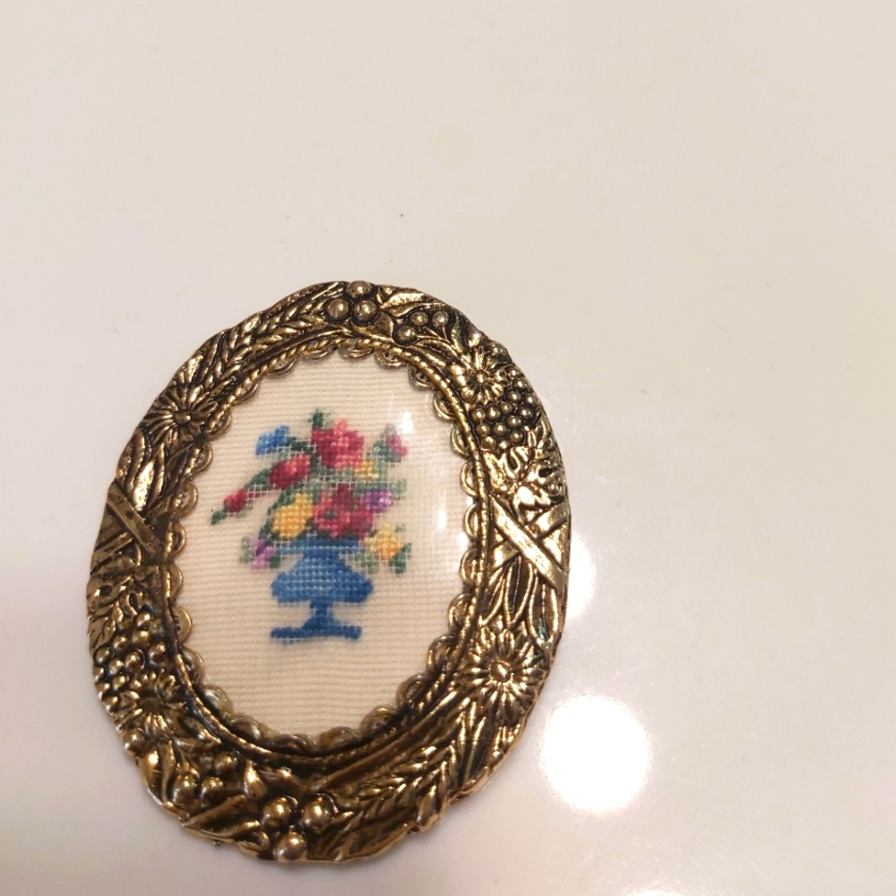 Pin brooch